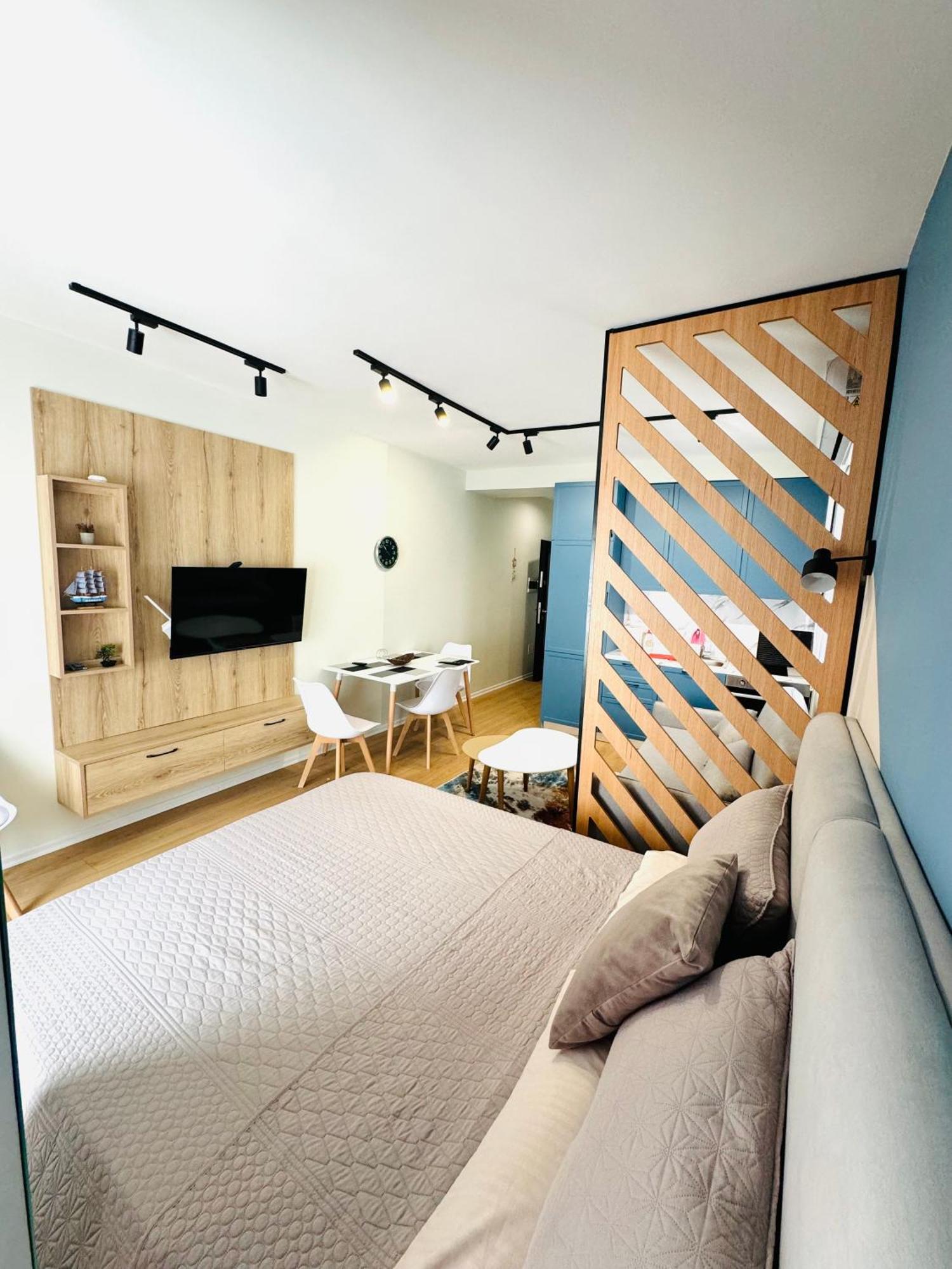 Blue Luxury * Golem (Tirana)